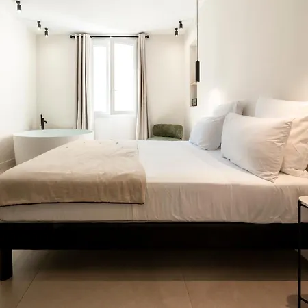 Mouchki Hotel *