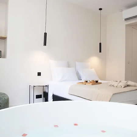 Mouchki Hotel *